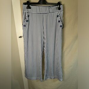 NWT Robert Louis wide leg pants. SIZE MEDIUM.